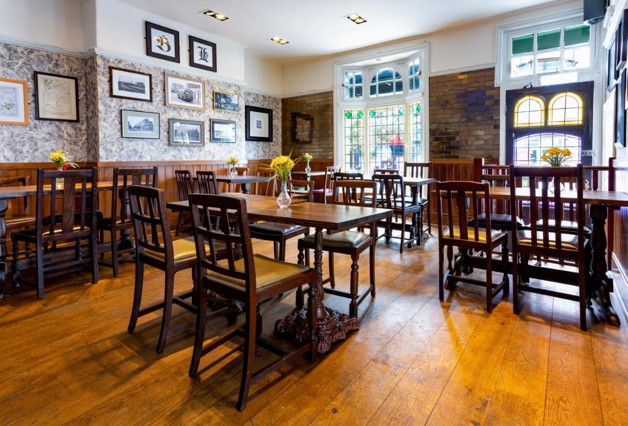 Black Lion Surbiton ภายนอก รูปภาพ