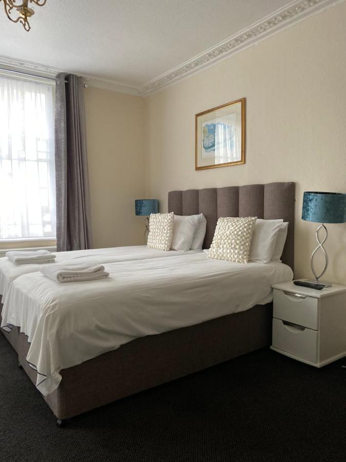 Black Lion Surbiton ภายนอก รูปภาพ